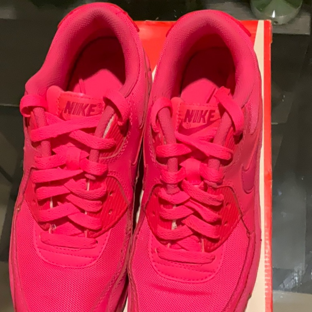 EUC Nike Air Max Sneakers - Size 6Y - Picture 5 of 11
